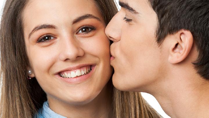 如何维持女性更年期？女性更年期吃什么最养心？